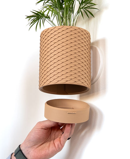 Scales wall mounted planter with hidden removable drip tray